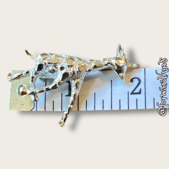 Bundle Sale 3 for $15 | Silver-Tone Giraffe Brooch - Picture 4 of 6